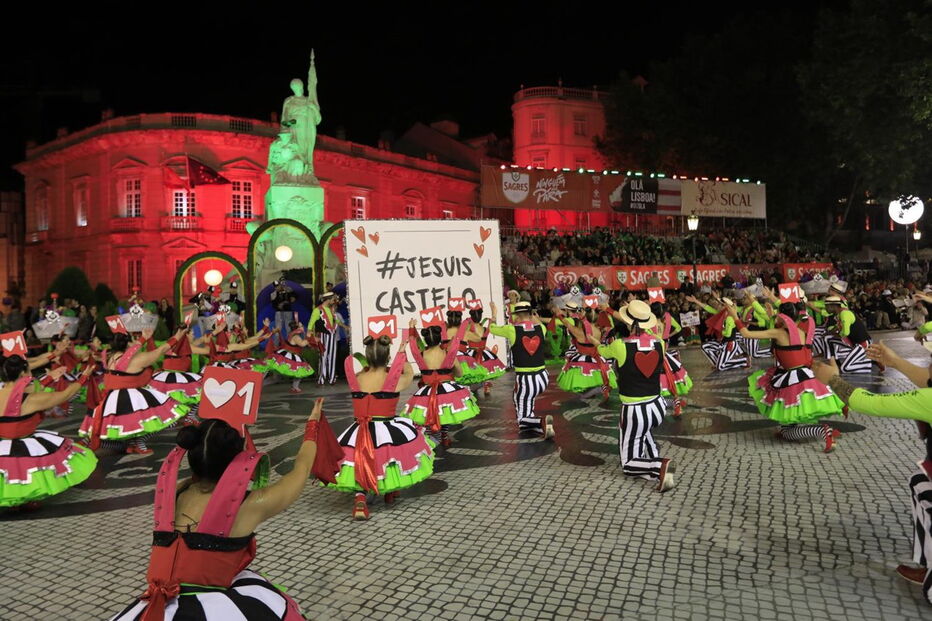 Marcha do Castelo desfila na Avenida