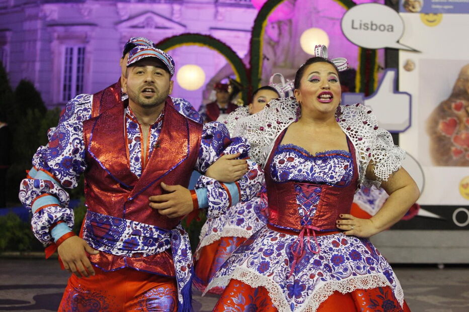 Marcha da Penha de França desfila na Avenida 
