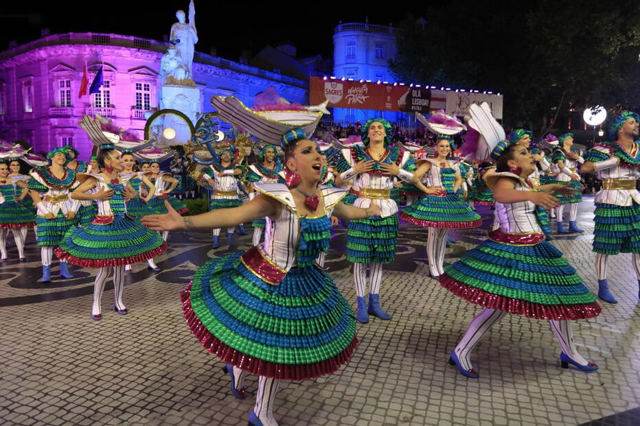 Marcha do Alto do Pina desfila na Avenida