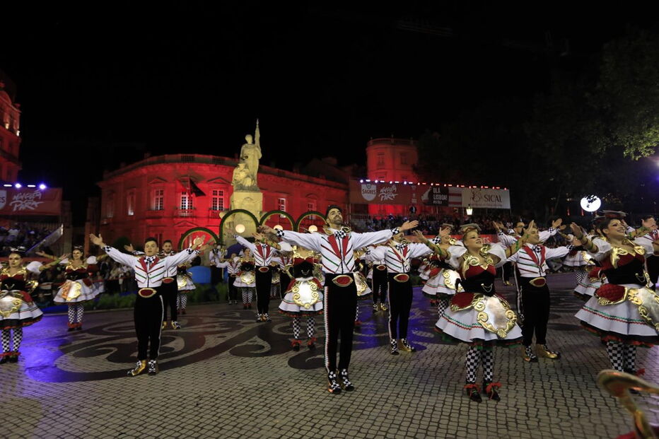 Marcha do Bairro Alto desfila na Avenida