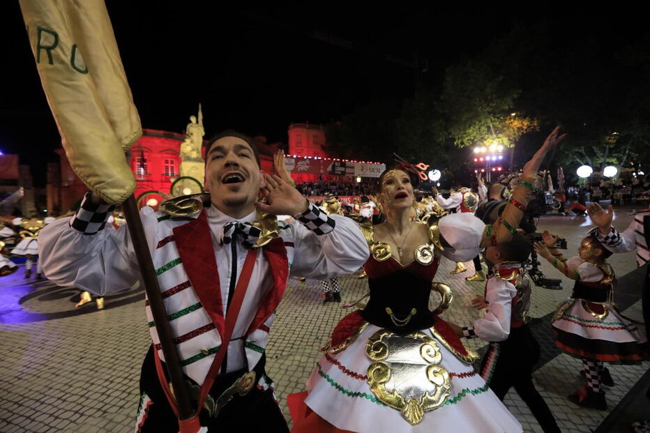 Marcha do Bairro Alto desfila na Avenida