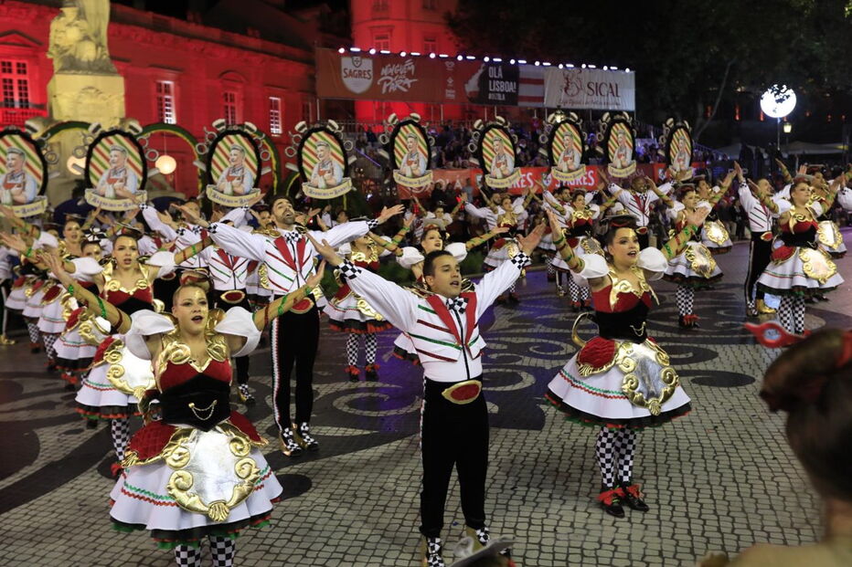 Marcha do Bairro Alto desfila na Avenida