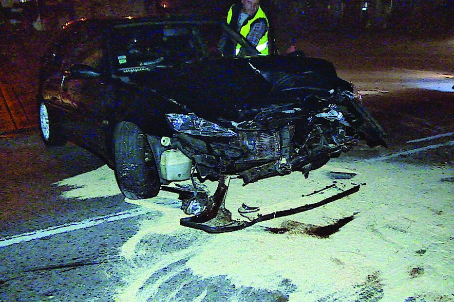 Viatura utilizada por suspeito na fuga às autoridades