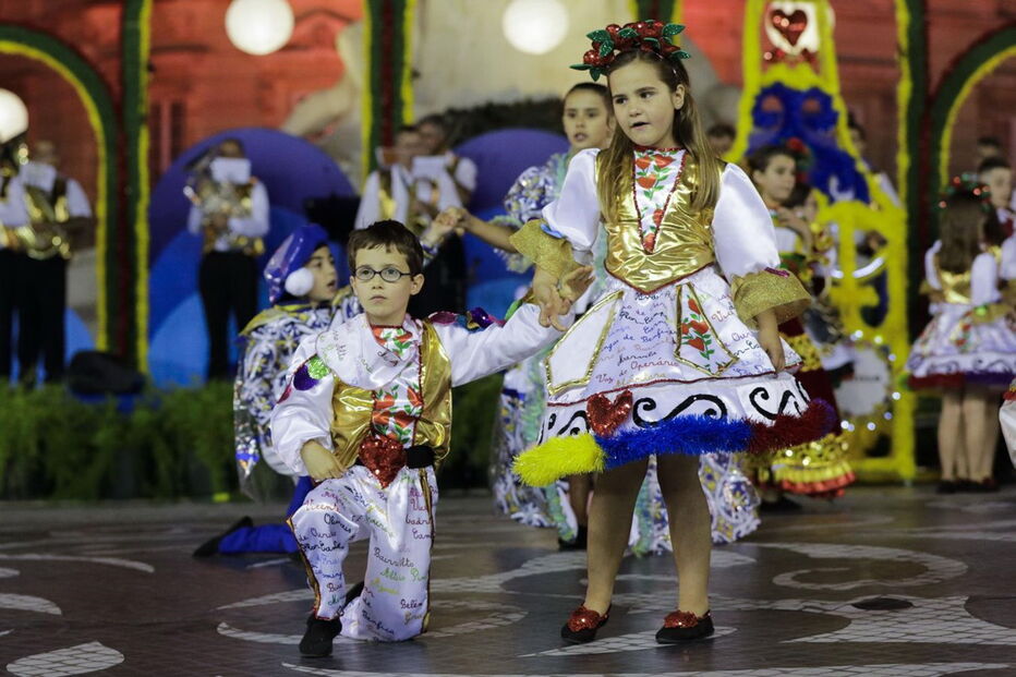Marcha da Voz do Operário desfila na Avenida 
