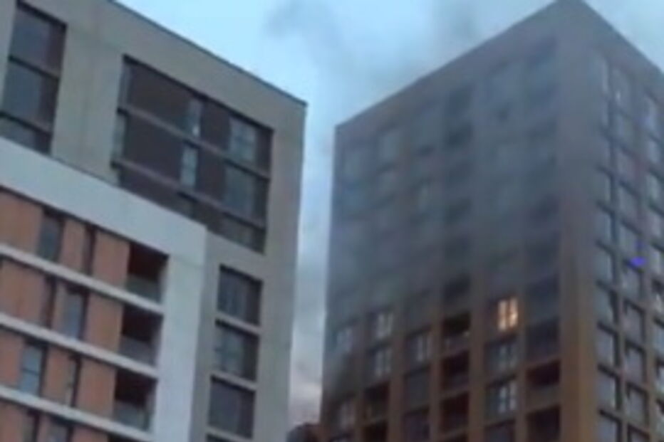 Incêndio em apartamentos coloca Londres em alerta