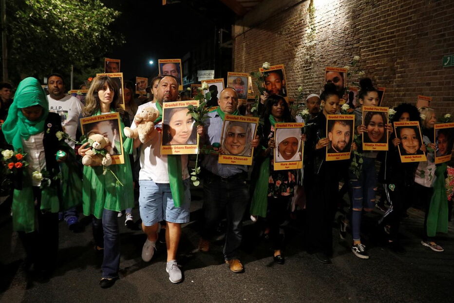 Londrinos vestiram-se de verde para homenagear vítimas do incêndio da Torre Grenfell