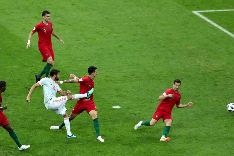 Diego Costa remata para o 1-1 no Portugal- Espanha