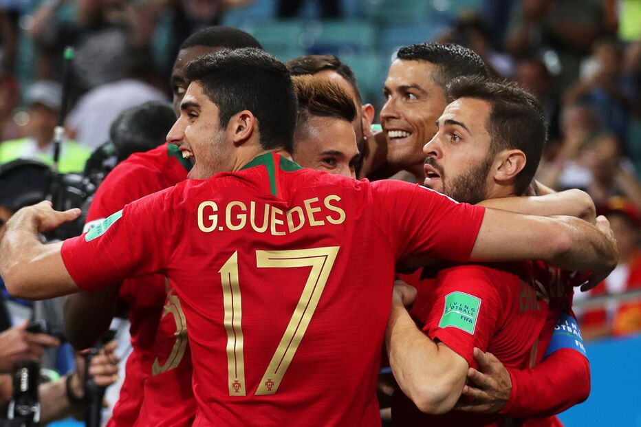 Jogadores portugueses celebram o primeiro golo e Sochi