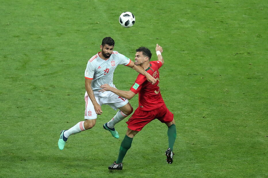 Lance polémico de Diego Costa sobre Pepe antes do golo da Espanha