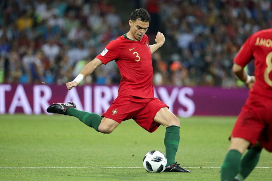 Pepe a jogar frente a Espanha no Mundial 2018