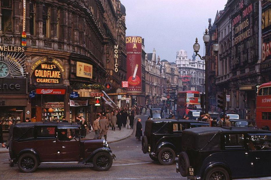 Nos anos 50, os londrinos ainda visitavam a colorida Shaftesbury Avenue, no West End, para ir ao teatro