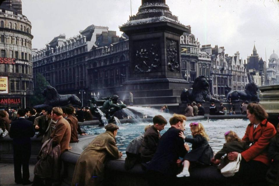 Charles fotografou os sítios mais conhecidos de Londres, incluindo Trafalgar Square