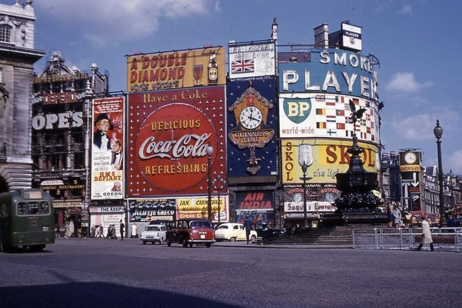 Piccadilly circus, cerca de quatro décadas antes do primeiro outdoor digital