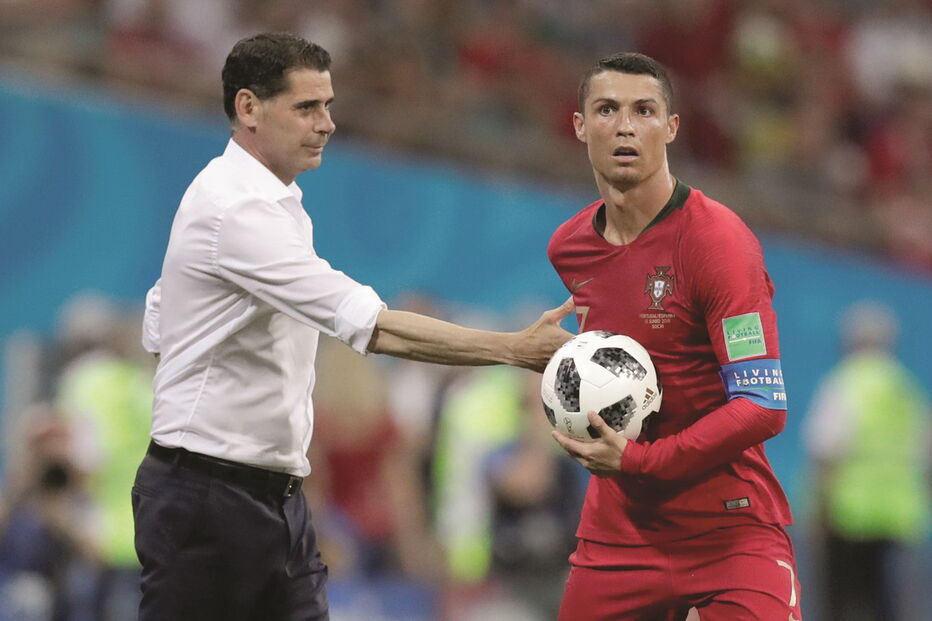 Ronaldo ficou com a bola do jogo Espanha-Portugal