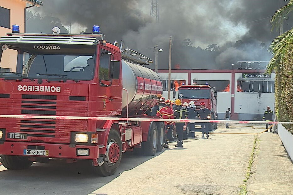 Fogo em fábrica de Felgueiras