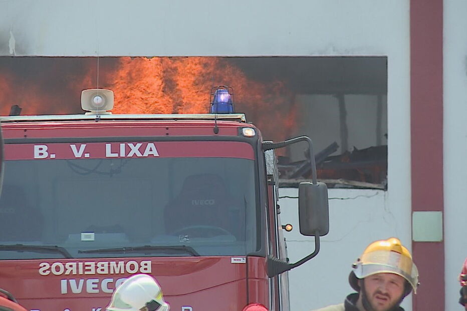 Fogo em fábrica de Felgueiras
