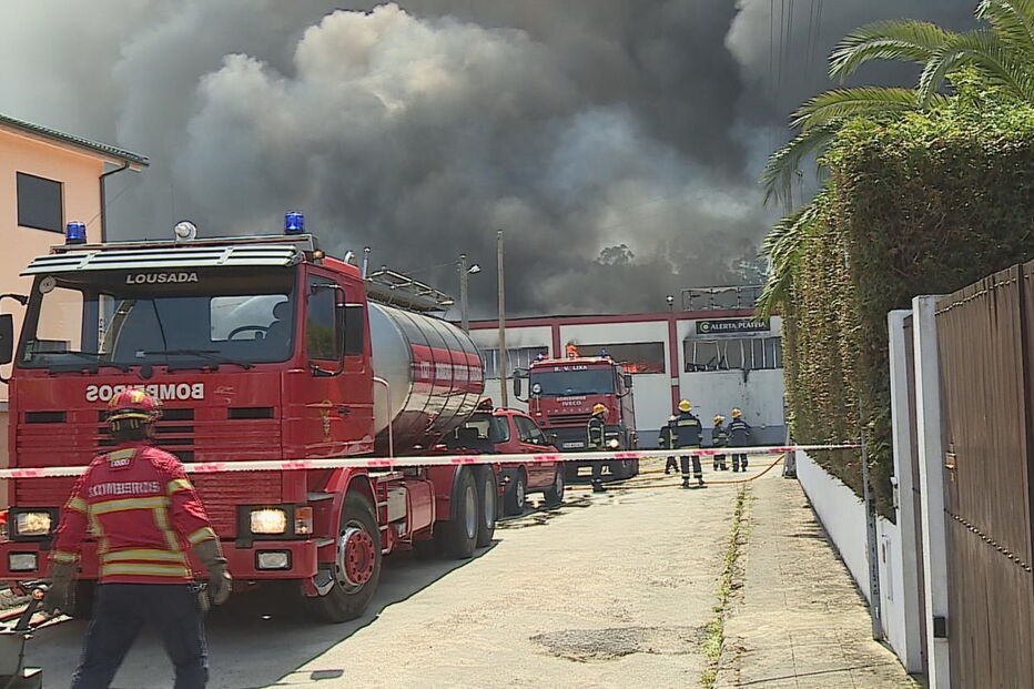 Fogo em fábrica de Felgueiras