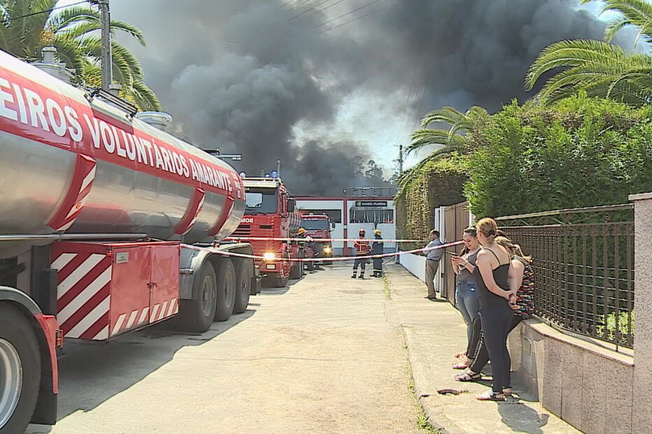 Fogo em fábrica de Felgueiras