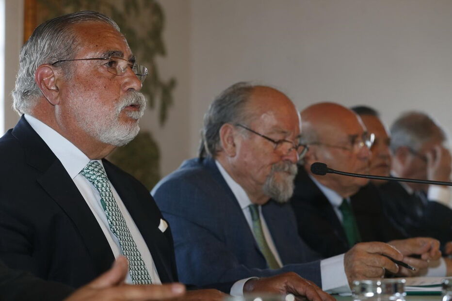 Artur Torres Pereira e a equipa que tomou posse da Comissão de Gestão do Sporting