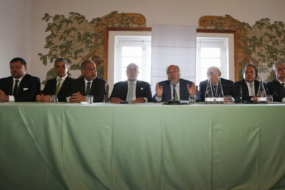 Artur Torres Pereira e a equipa que tomou posse da Comissão de Gestão do Sporting