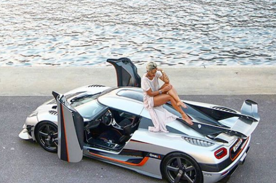 Piloto é conhecida pelas suas exuberantes curvas