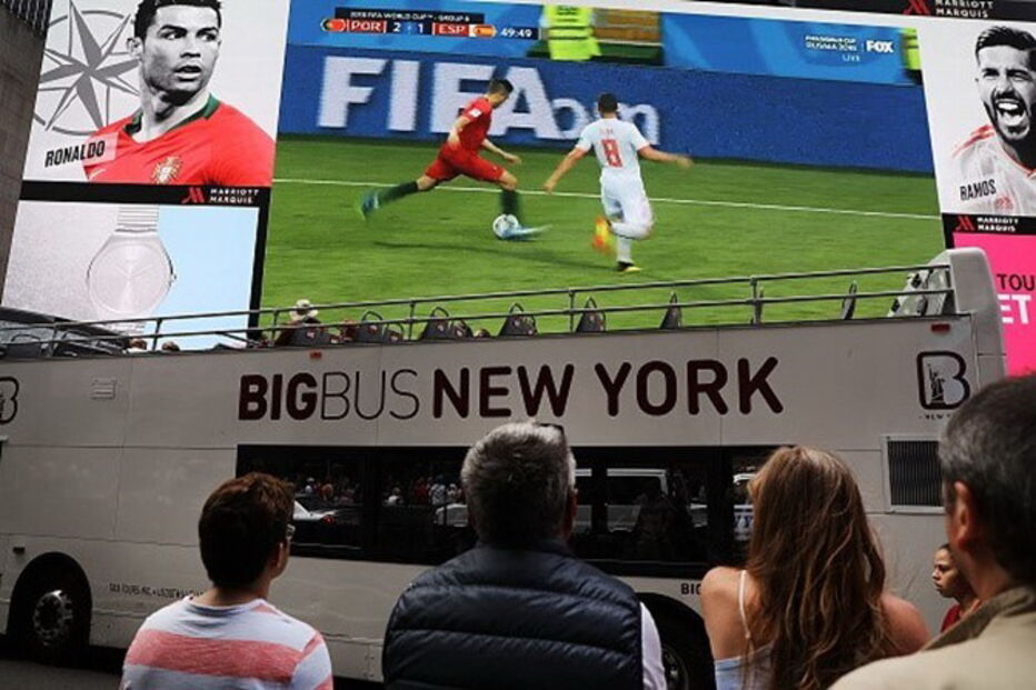 Livre de Ronaldo faz parar Times Square