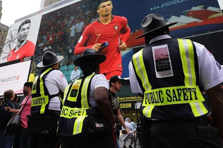 Livre de Ronaldo faz parar Times Square