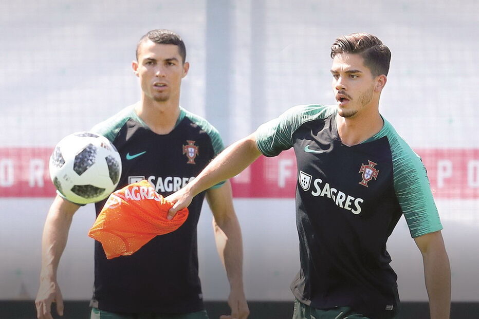 Ronaldo com André Silva no treino da Seleção na Rússia