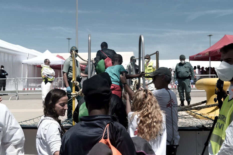 Aquarius chegou ao porto de Valência com centenas de migrantes a bordo