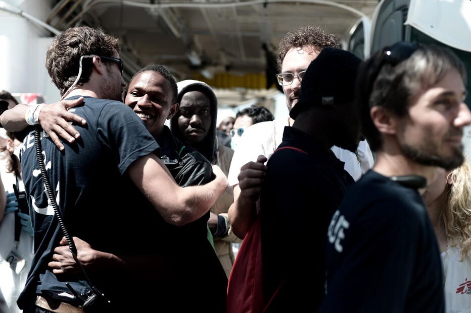 Aquarius chegou ao porto de Valência com centenas de migrantes a bordo