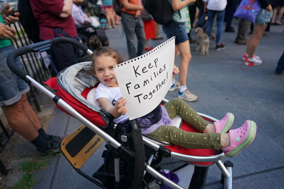 Crianças imigrantes separadas dos pais na fronteira dos EUA com o México