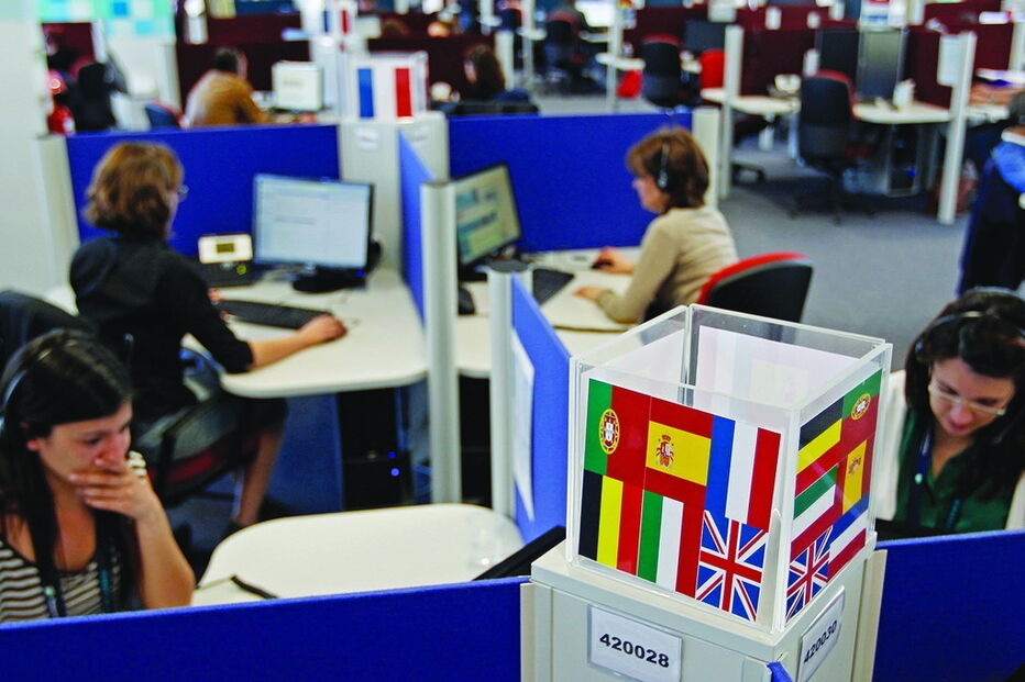 pessoas a trabalhar em série trabalhador trabalho emprego