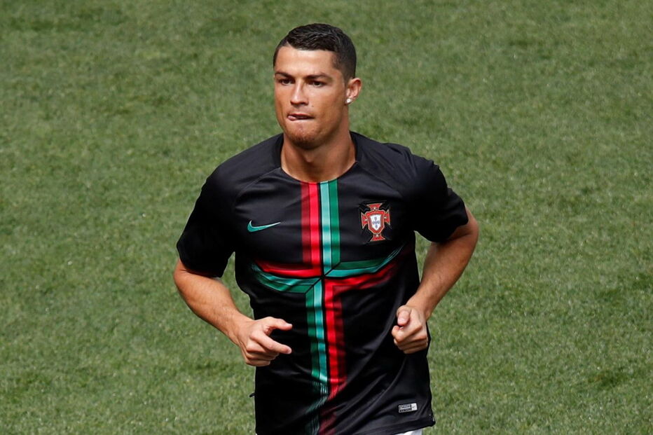 Ronaldo aquece para o Portugal Marrocos