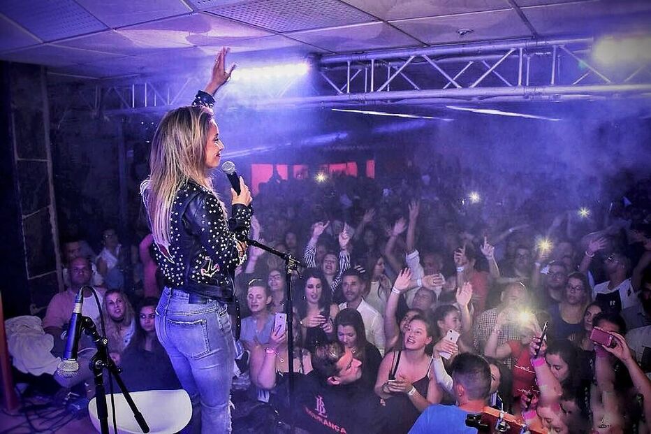 Luciana Abreu, Cantora, Concerto, Playback