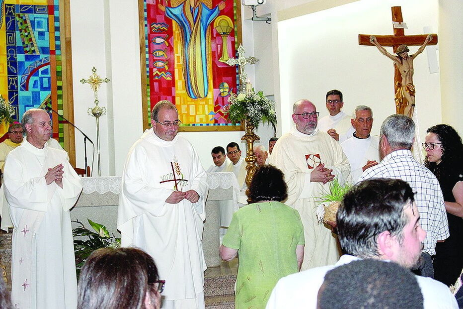 Padres António Pires e Fernando Calado Rodrigues vestem a batina há 25 anos