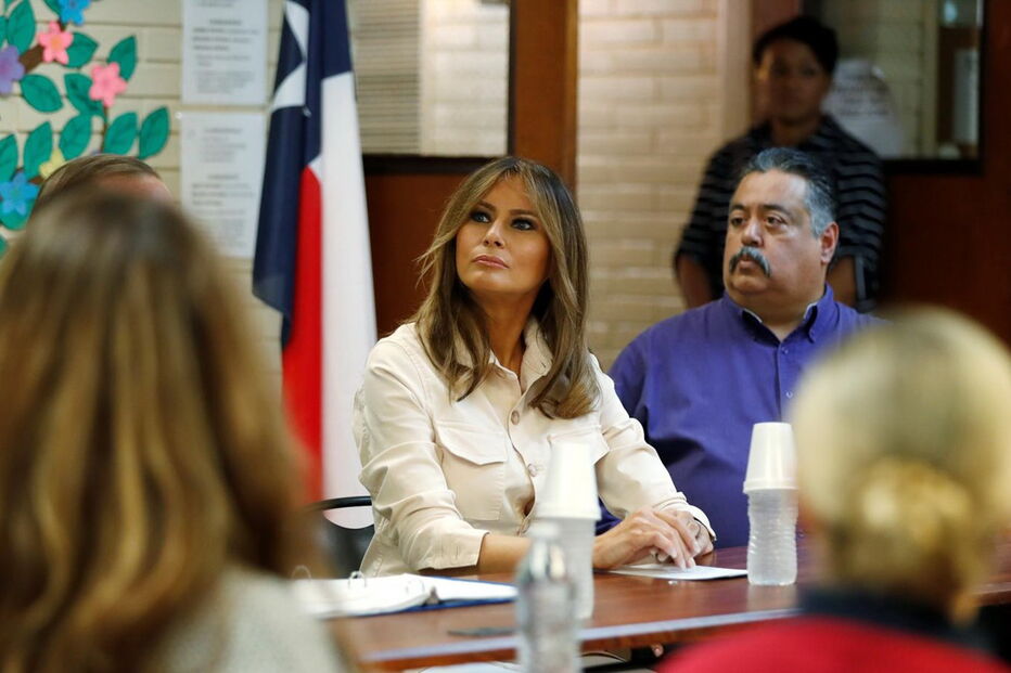 Melania Trump vista crianças imigrantes detidas