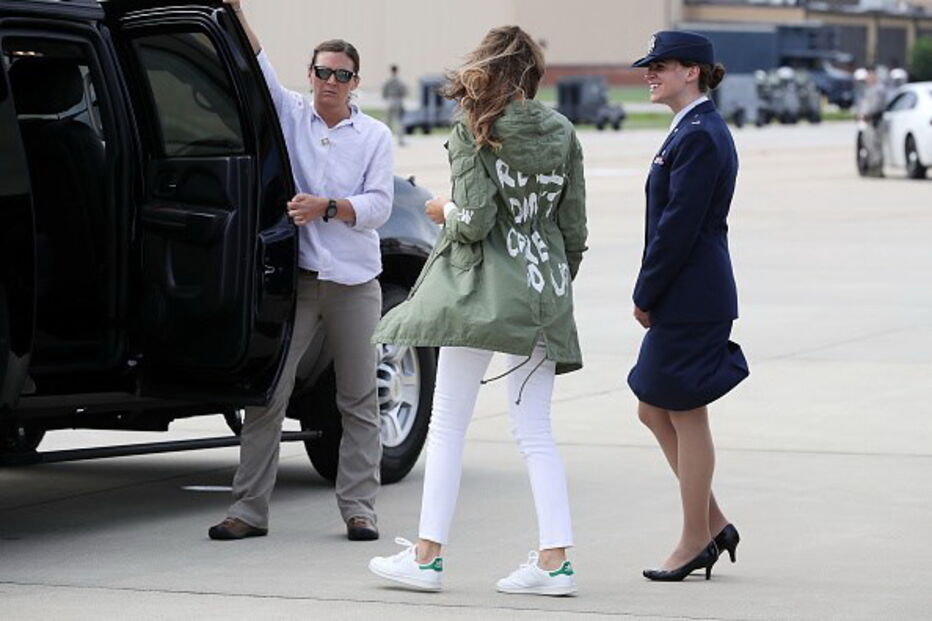 Melania Trump com casaco polémico