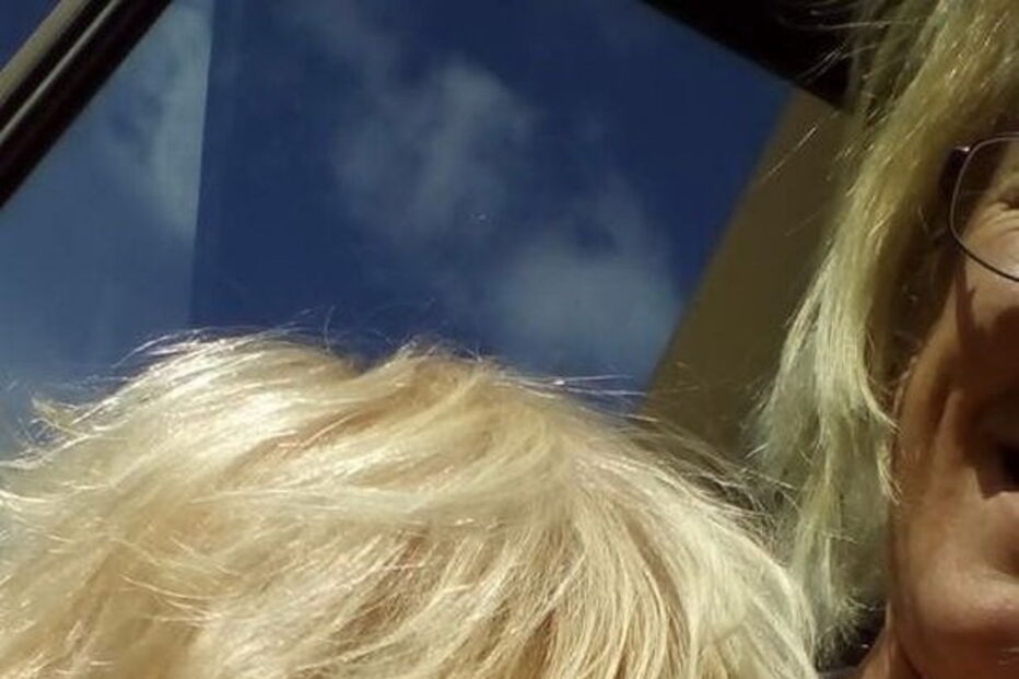 Mãe dá de mamar a filho de sete anos e é acusada de abuso infantil