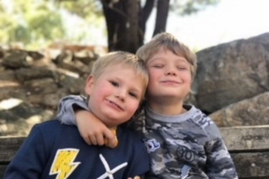 Mãe dá de mamar a filho de sete anos e é acusada de abuso infantil