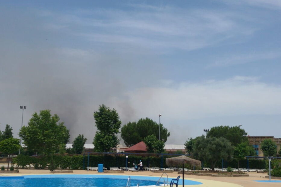 Incêndio de grande dimensões em Badajoz mobiliza meios portugueses