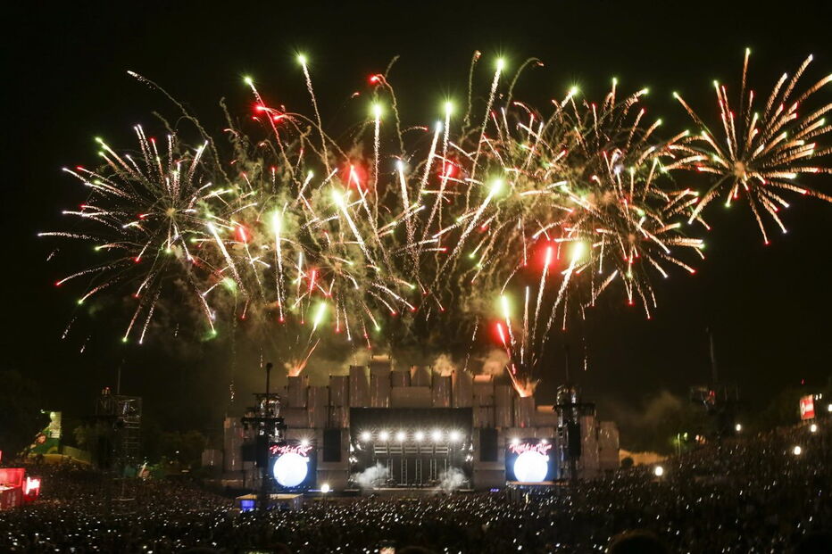 Fogo-de-artifício durante concerto de Bruno Mars