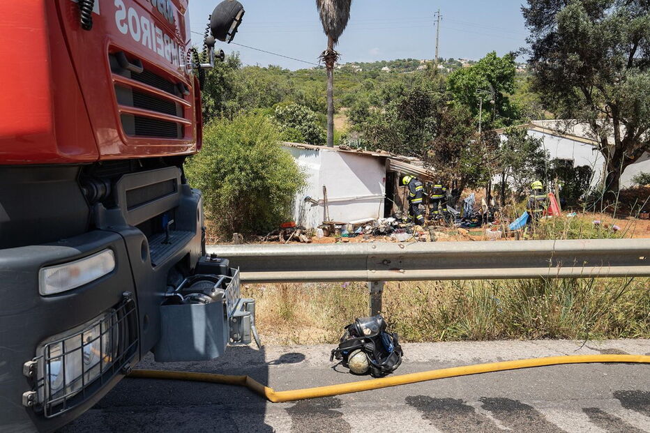 Bombeiros controlaram chamas 