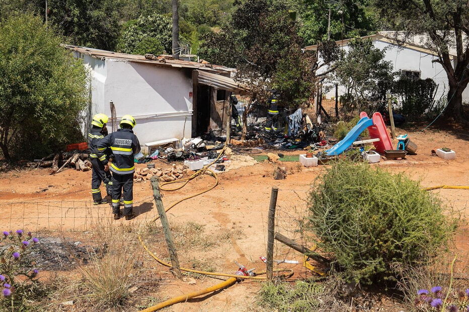 Bombeiros controlaram chamas 