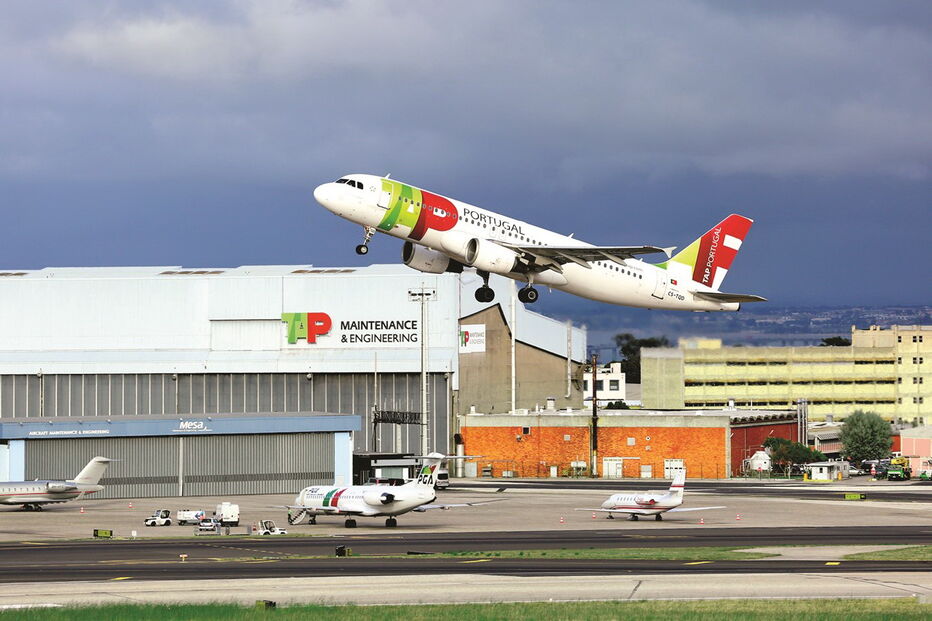 A TAP responde por quase 42% do movimento dos passageiros nos aeroportos nacionais, segundo dados do INE 