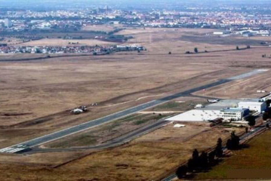 Aeródromo de Évora