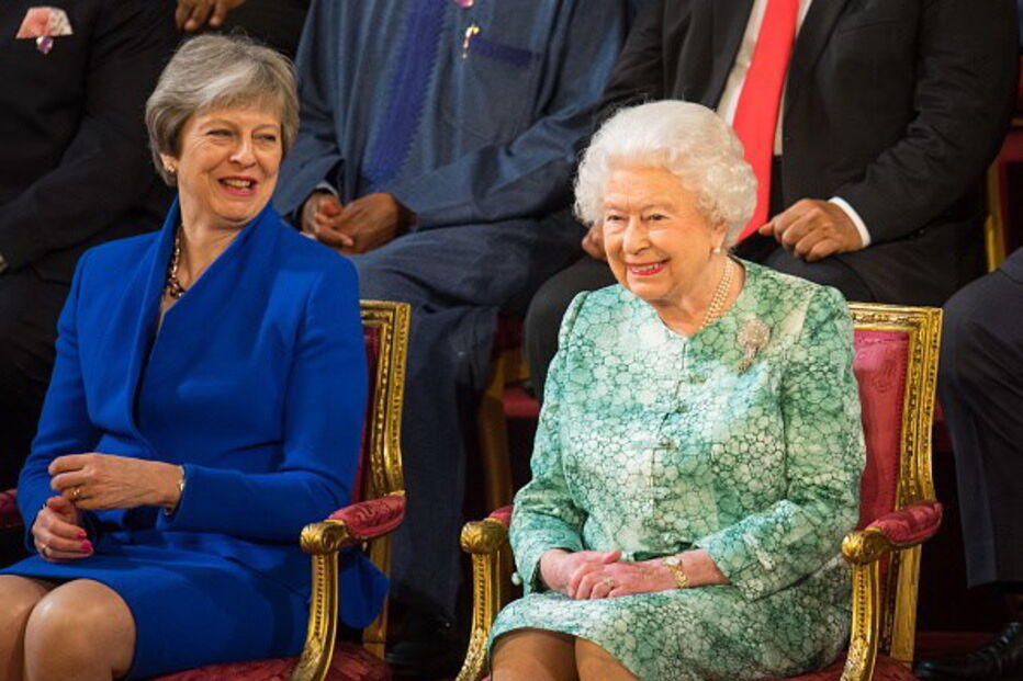 A rainha Isabel II com Theresa May 