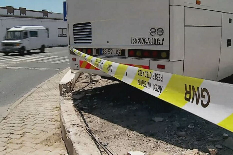  Acidente com autocarro em Albufeira