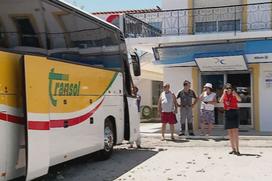  Acidente com autocarro em Albufeira