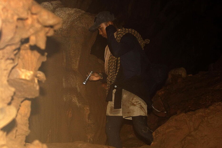 Equipa de futebol soterrada em caverna na Tailândia