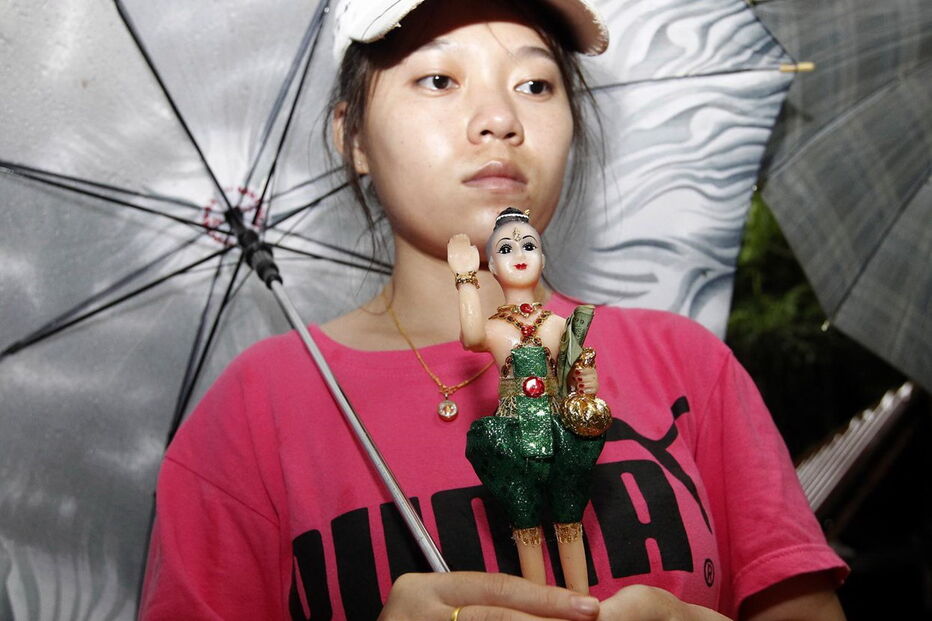 Equipa de futebol soterrada em caverna na Tailândia